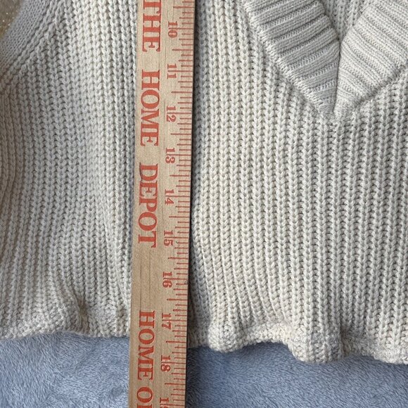 H&M Divided Sweater Vest Size Med Womens V Neck Cream Beige Cropped Ruffle - Picture 3 of 4